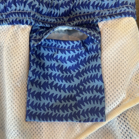 Vineyard Vines Boys' Pieced Chappy Swim Trunks Lined L 16 EUC Pocket Blue Pink - Picture 8 of 14